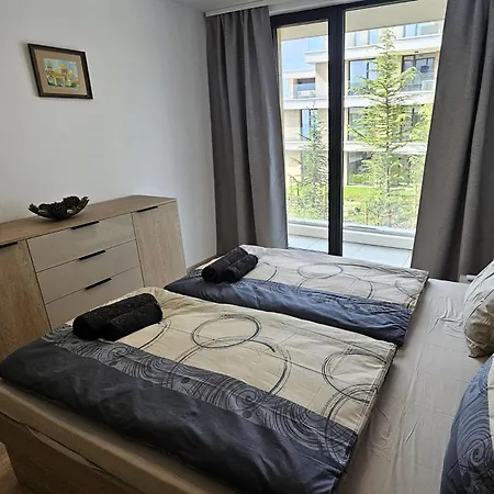 Luxury 2 Room Flat Free Parking, Pool And Wifi Lejlighed