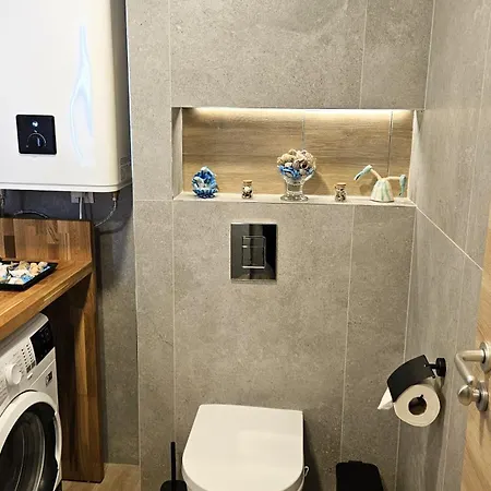 Luxury 2 Room Flat Free Parking, Pool And Wifi Lejlighed