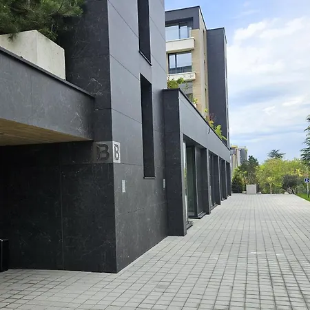 Luxury 2 Room Flat Free Parking, Pool And Wifi Lejlighed
