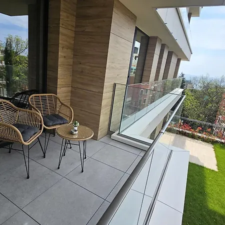 Luxury 2 Room Flat Free Parking, Pool And Wifi