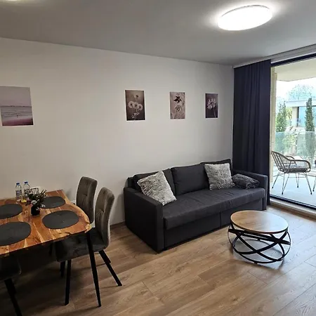Luxury 2 Room Flat Free Parking, Pool And Wifi