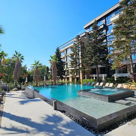 Luxury 2 Flat Free Parking, Pool And Wifi