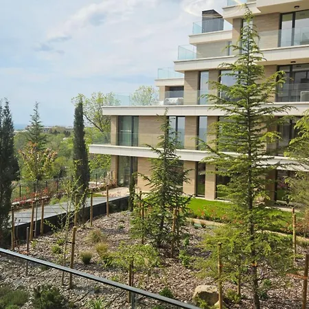 Luxury 2 Room Flat Free Parking, Pool And Wifi Apartment