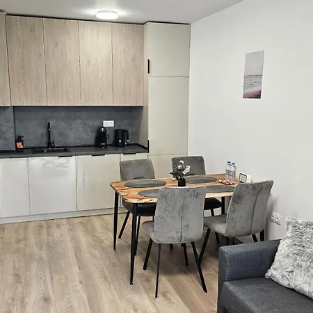 Luxury 2 Room Flat Free Parking, Pool And Wifi