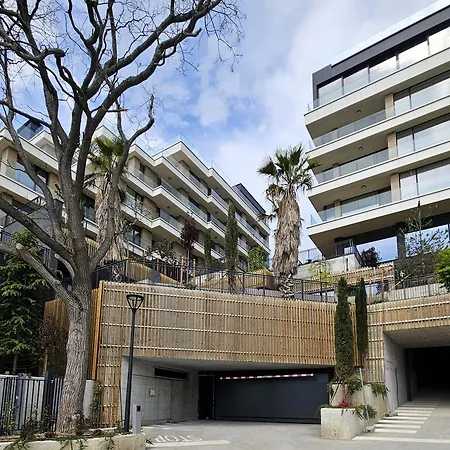 Luxury 2 Room Flat Free Parking, Pool And Wifi Apartment *