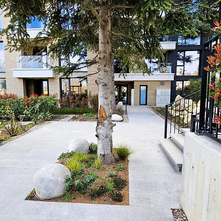 Luxury 2 Flat Free Parking, Pool And Wifi *