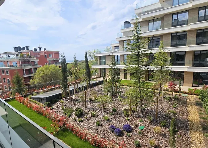 Luxury 2 Flat Free Parking, Pool And Wifi アパート ヴァルナ