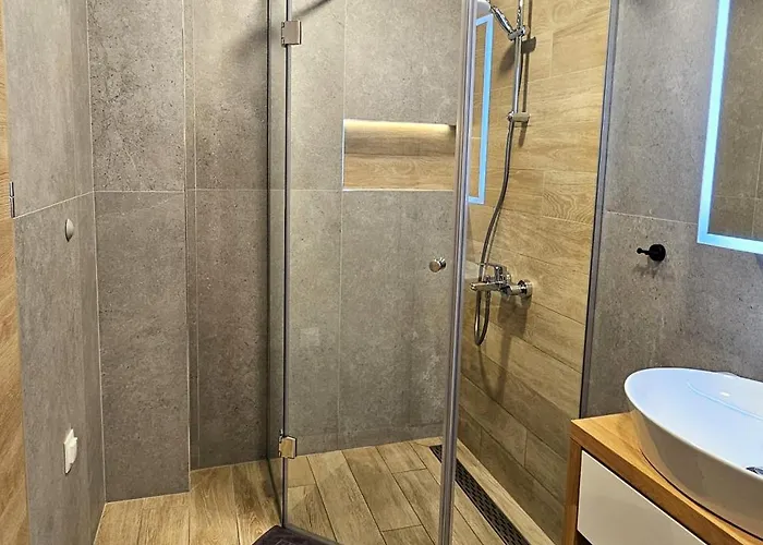 Luxury 2 Flat Free Parking, Pool And Wifi アパート ヴァルナ