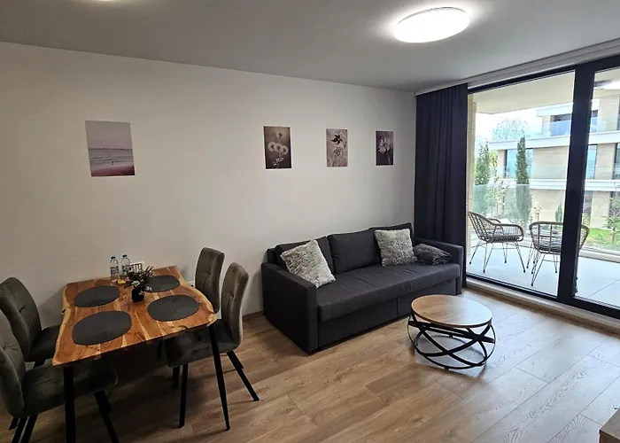 Luxury 2 Flat Free Parking, Pool And Wifi